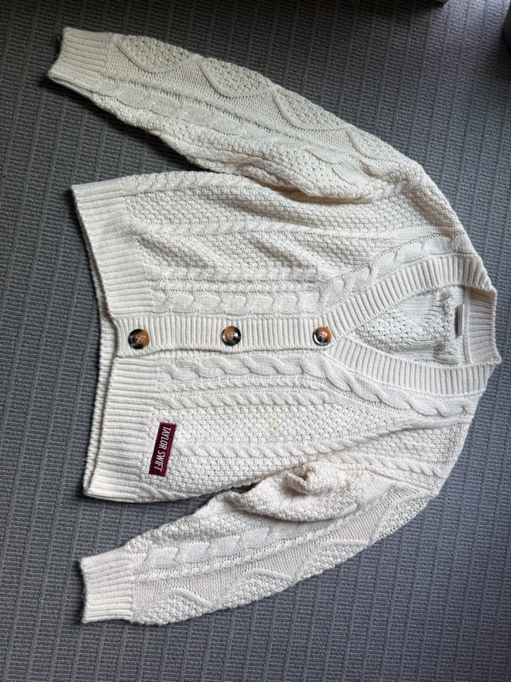 Taylor Swift Red TV cardigan star patches authentic XS/s 🎾 - Picture 2 of 5
